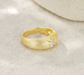 Top quality luxury fashion ring £80.00 order number 555
